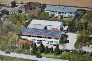 Erste Vergrößerung